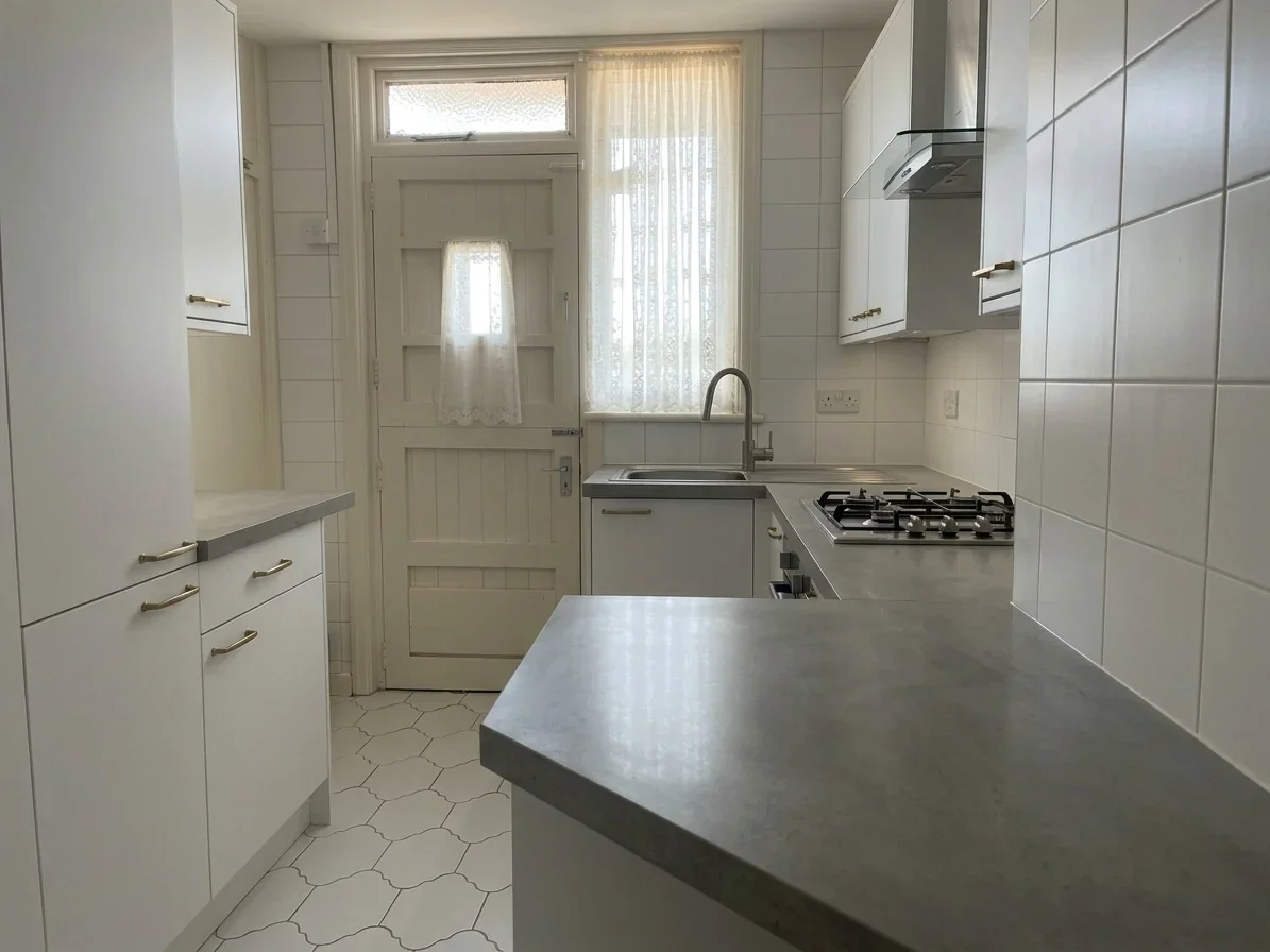 Flat Alexandra Avenue in Greater London