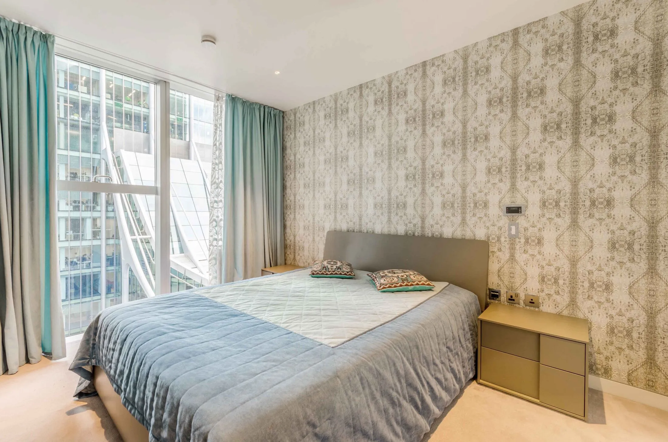 Flat Silk Street in City of London