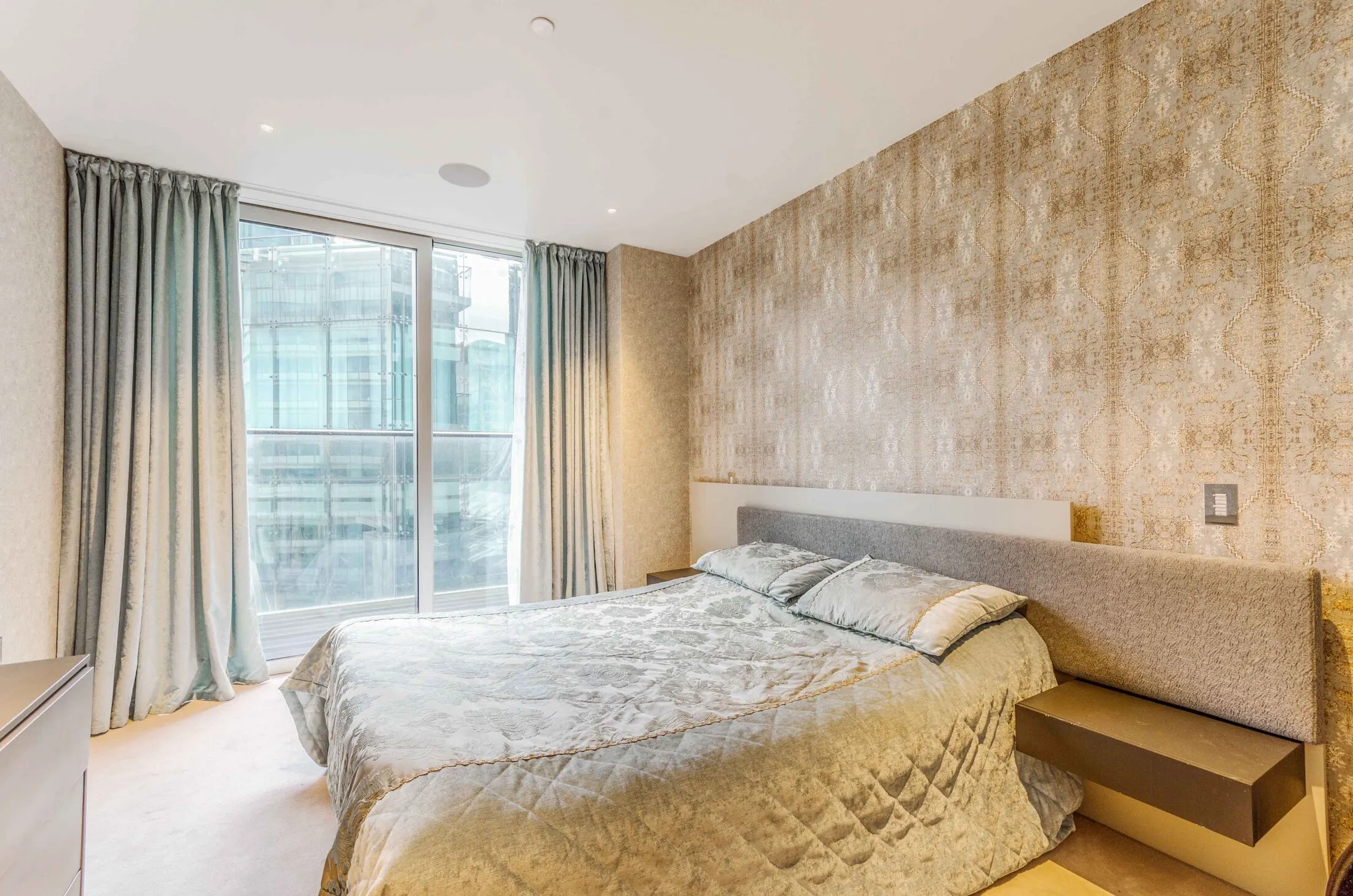 Flat Silk Street in City of London