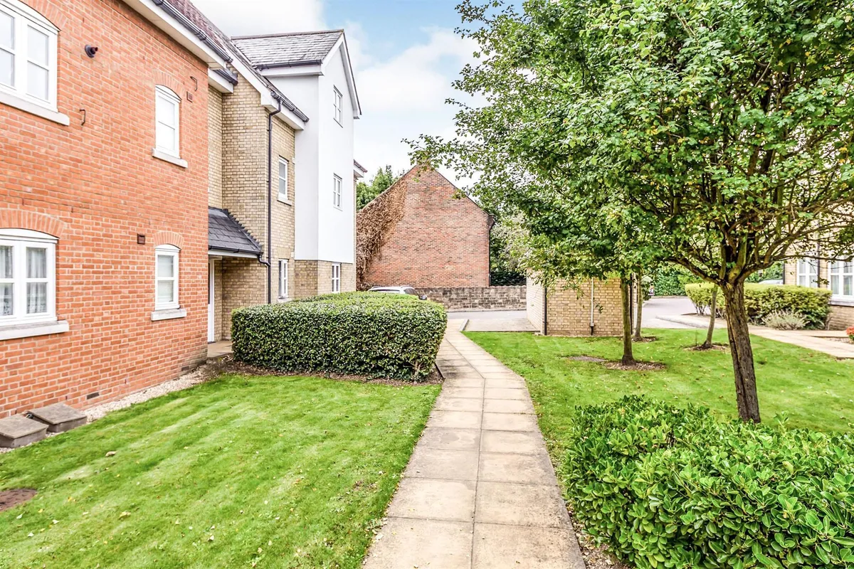Flat Priory Street in East Hertfordshire