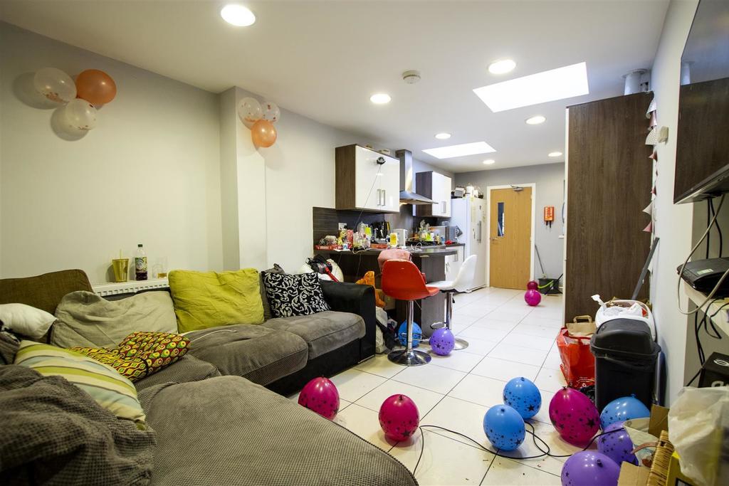Flat Teignmouth Road in Birmingham