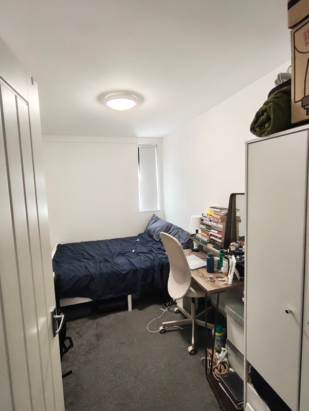 Room Mina Road in Greater London