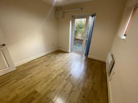 Flat Clarendon Park Road in Leicester