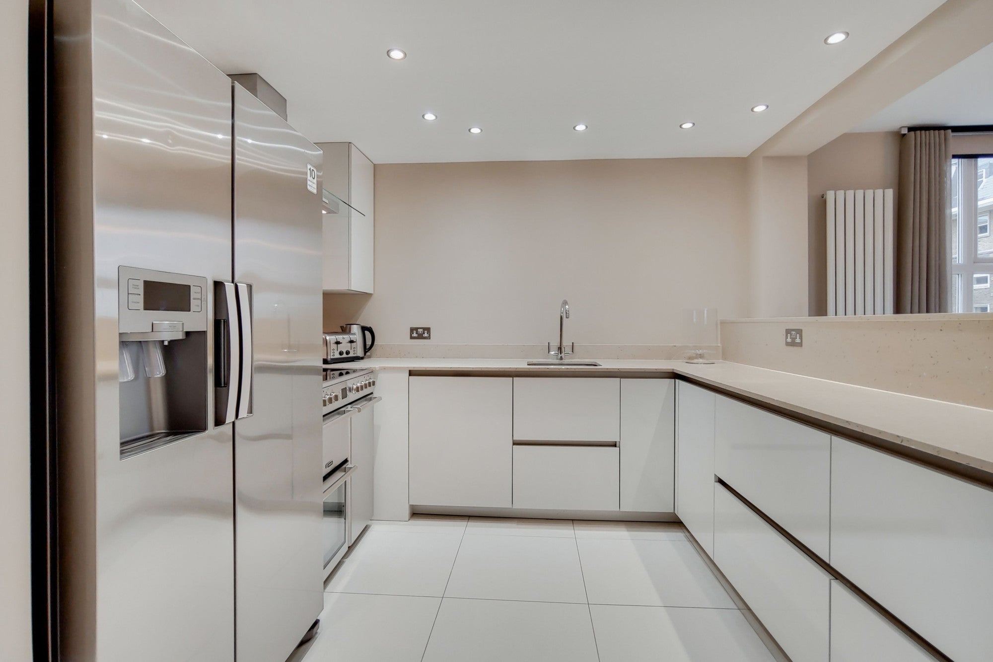Flat Finchley Road in Greater London