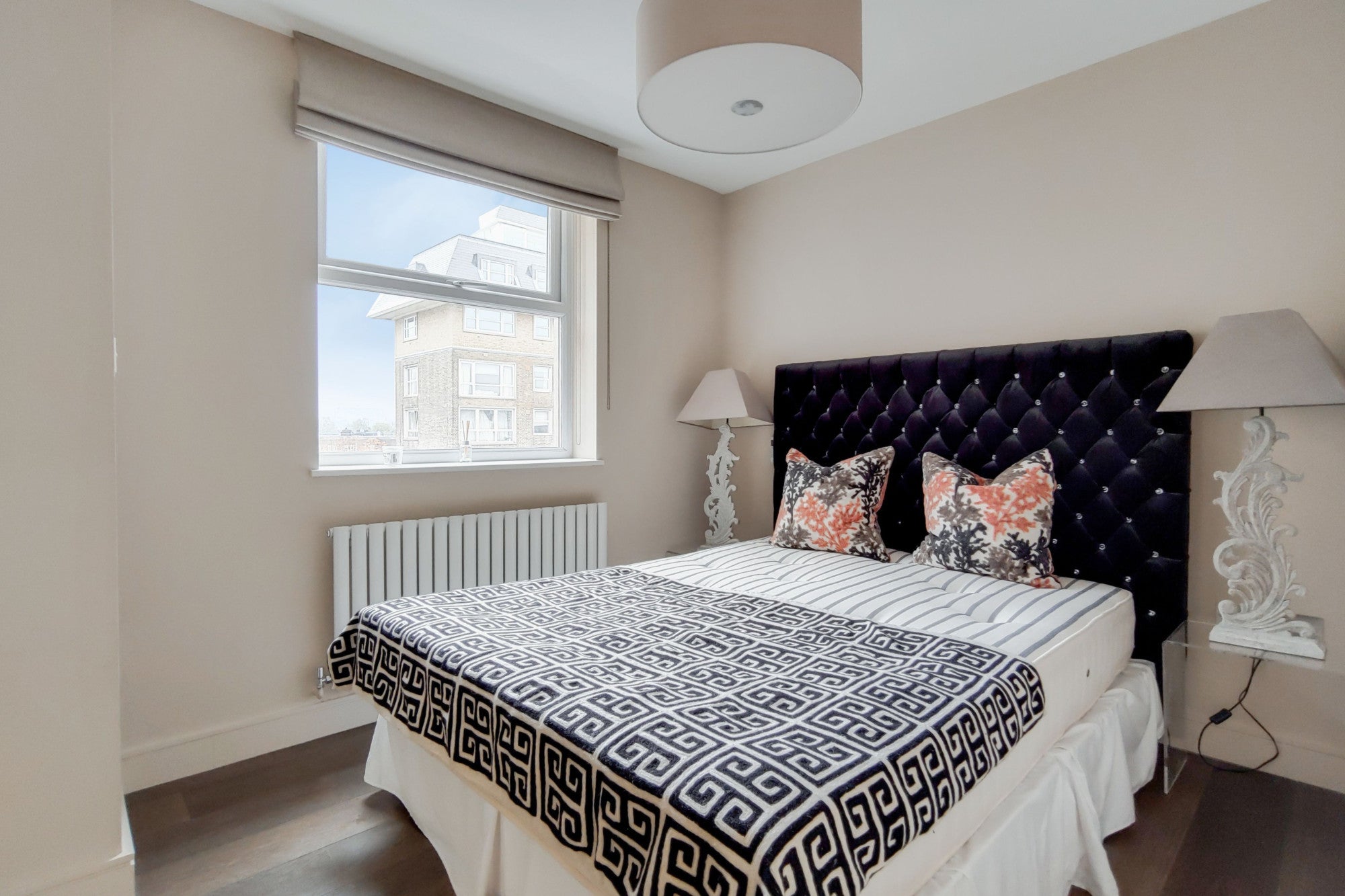 Flat Finchley Road in Greater London