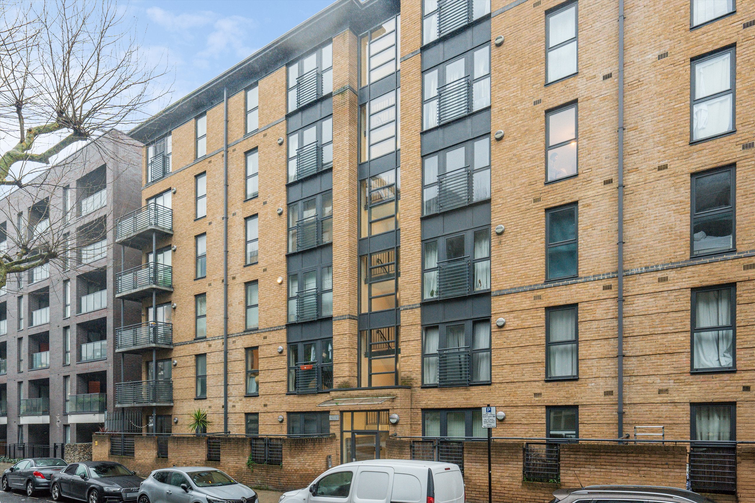 Flat Spa Road in Greater London