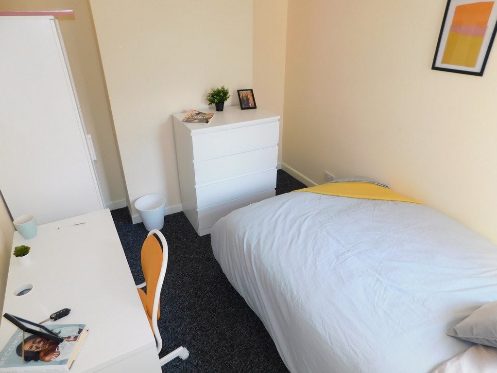 Room Rollesbrook Gardens in Southampton