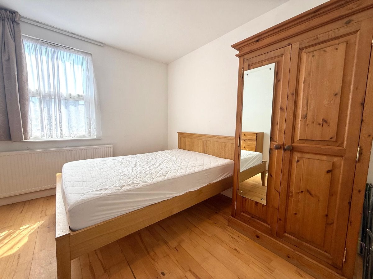 Flat Aberdeen Road in Greater London