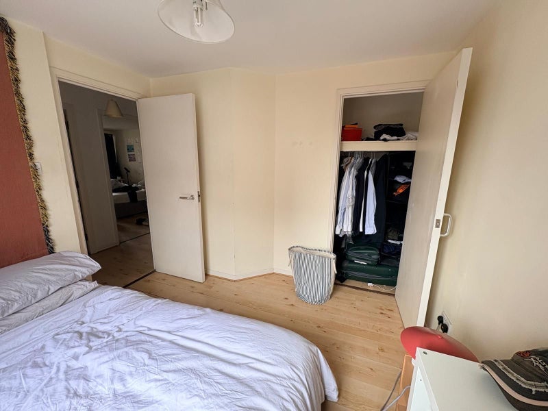Room Cremer Street in Greater London