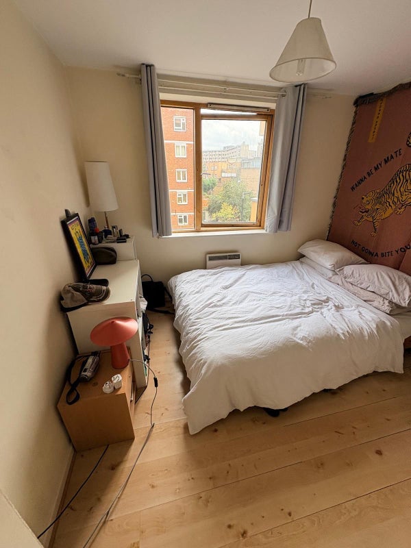 Room Cremer Street in Greater London