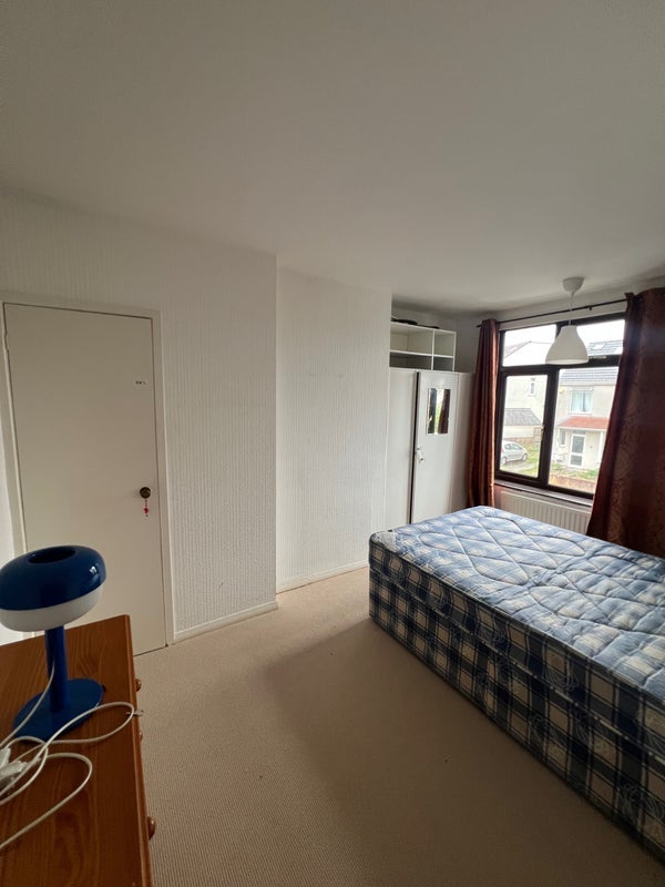 Room Oakley Road in Bristol