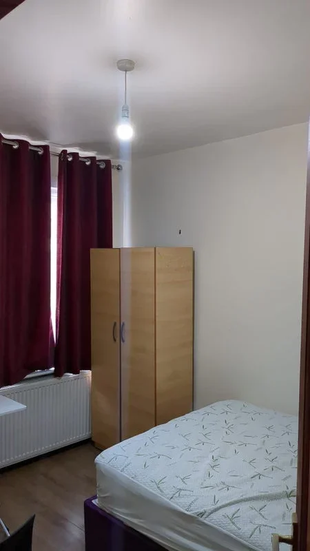 Room Poulett Road in Greater London