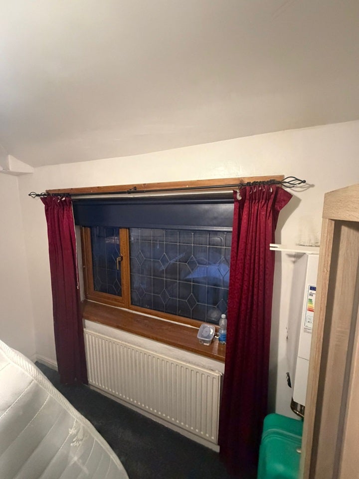 Room Hurford Avenue in Manchester