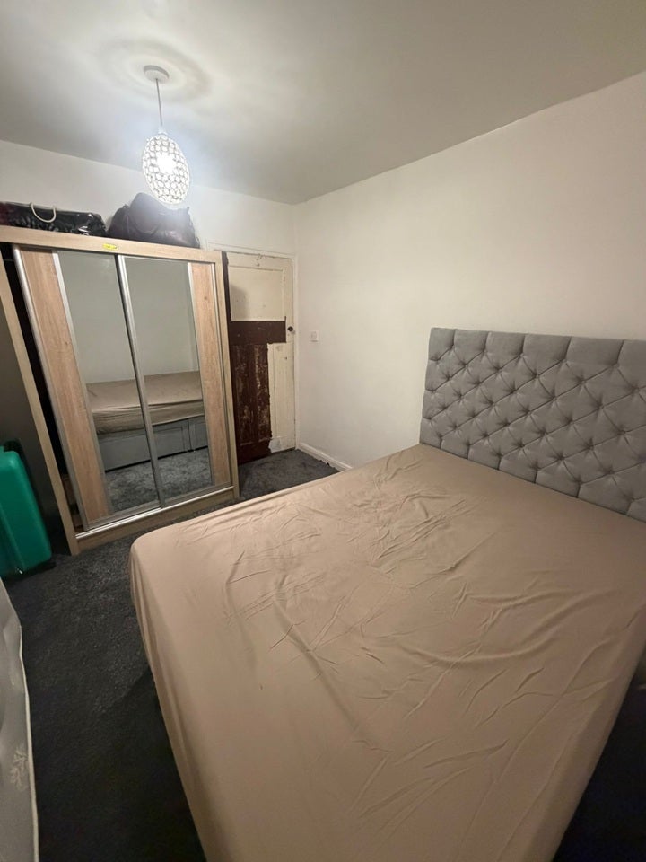 Room Hurford Avenue in Manchester