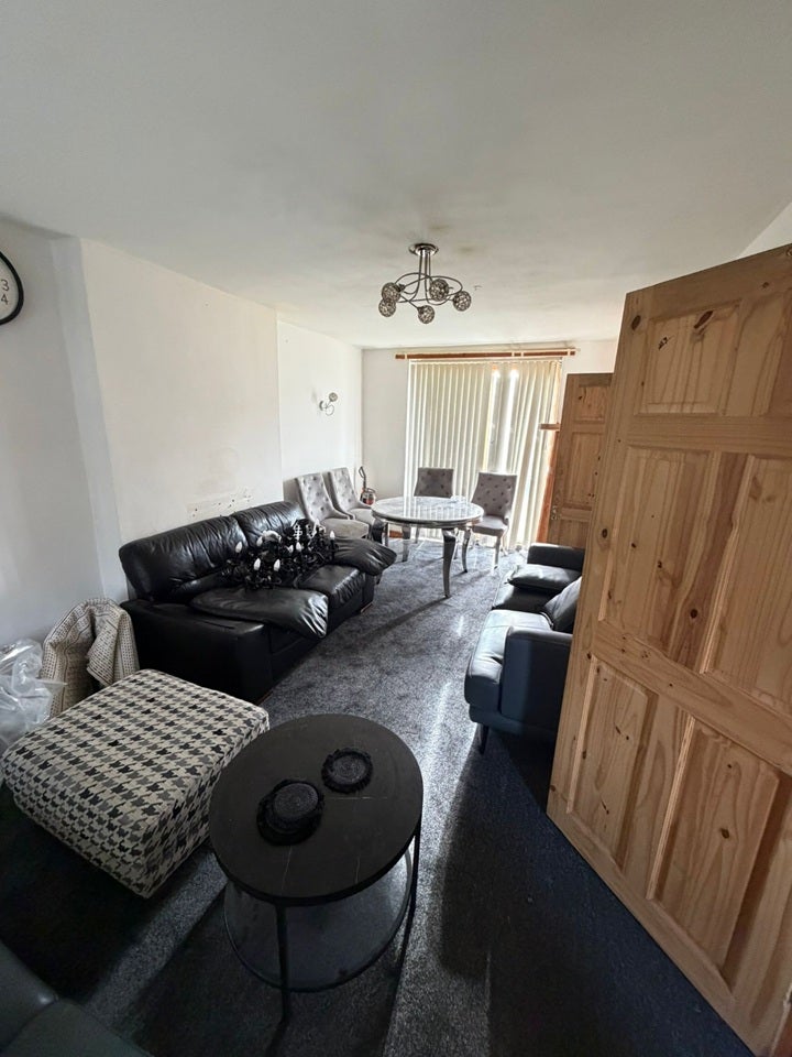 Room Hurford Avenue in Manchester