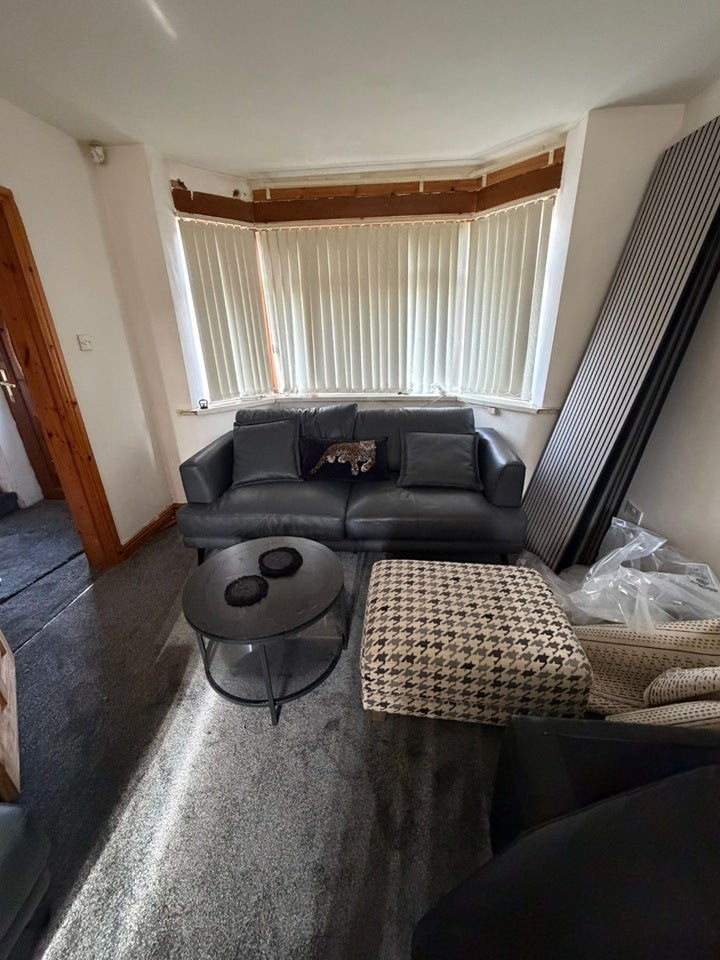 Room Hurford Avenue in Manchester