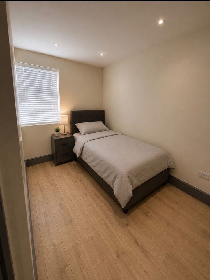 Room Harrow Road in Greater London