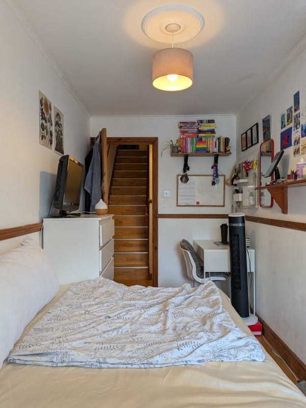 Room Upper Gulland Walk in Greater London