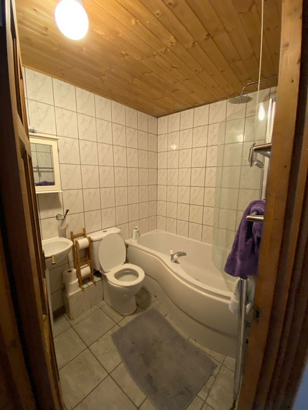 Room Upper Gulland Walk in Greater London