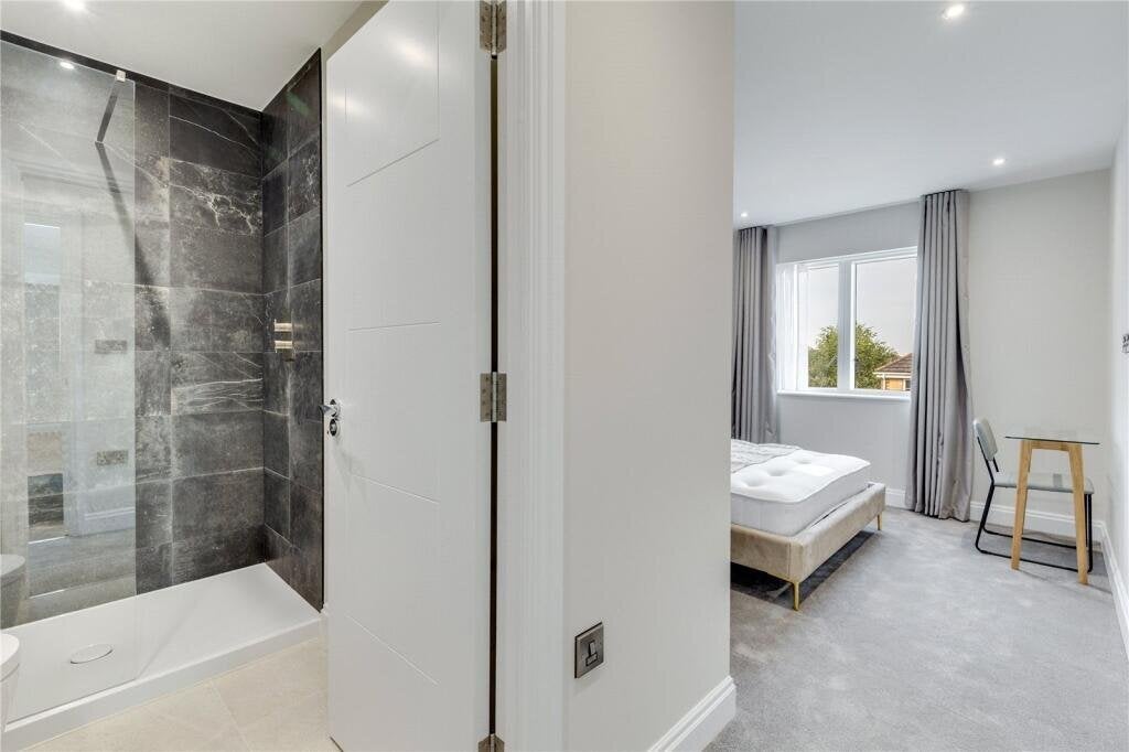 Flat Purley Avenue in Greater London