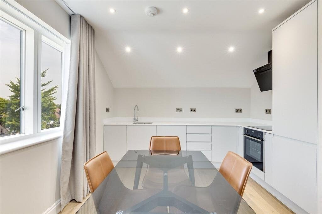 Flat Purley Avenue in Greater London