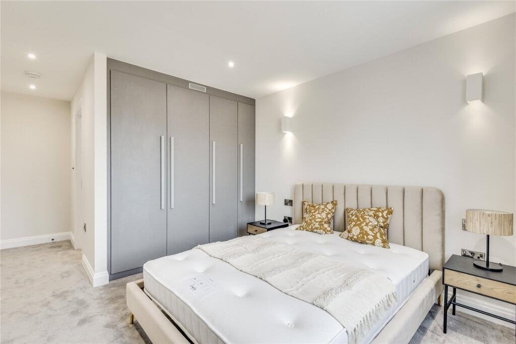 Flat Purley Avenue in Greater London