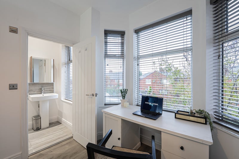 Room Lloyd Street South in Manchester