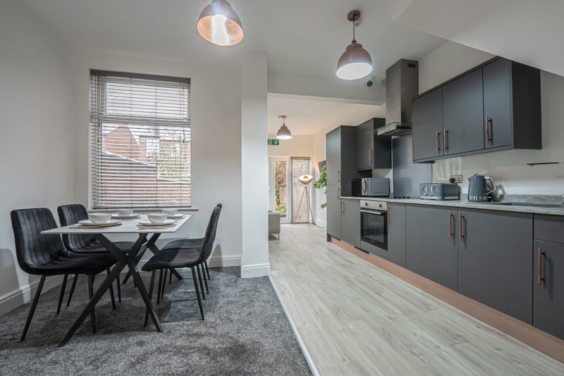 Room Lloyd Street South in Manchester