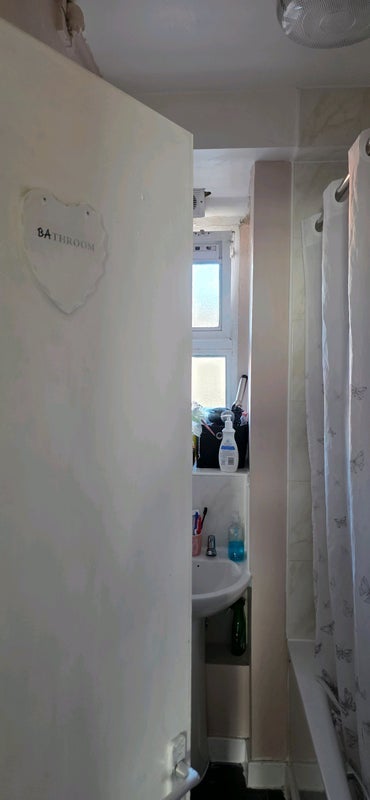 Room Amhurst Road in Greater London
