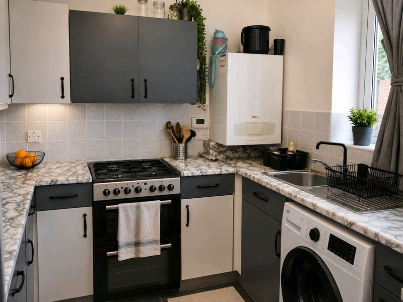 Room Amhurst Road in Greater London