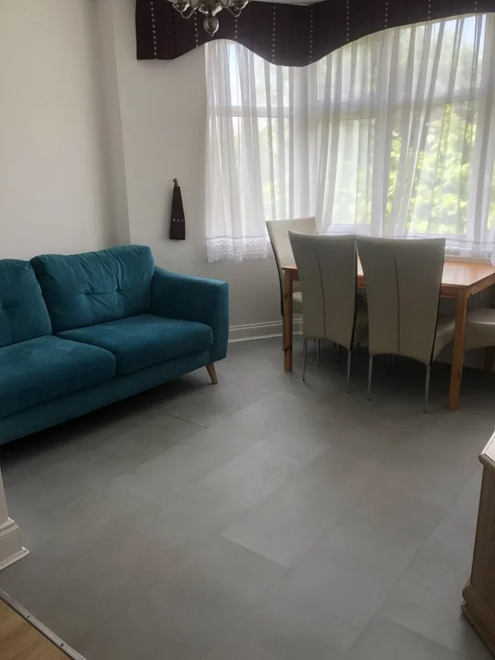 Flat Powys Lane in Greater London