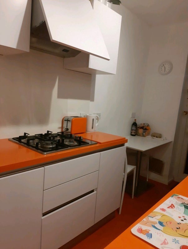 Room Eastcote Street in Greater London