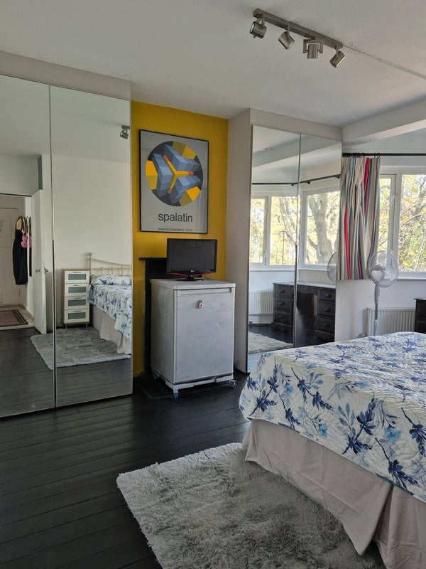Room Eastcote Street in Greater London