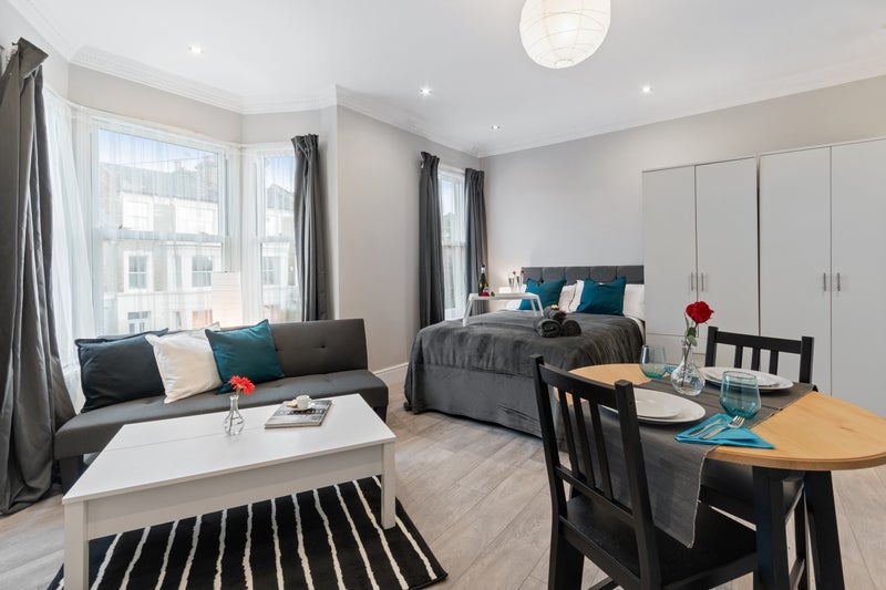 Room Percy Road in Greater London