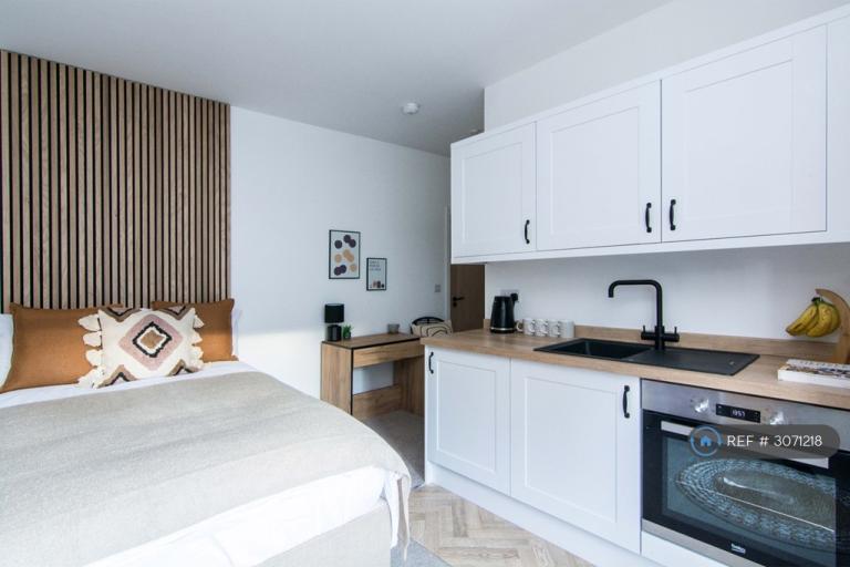 Room Market Street in Rugby