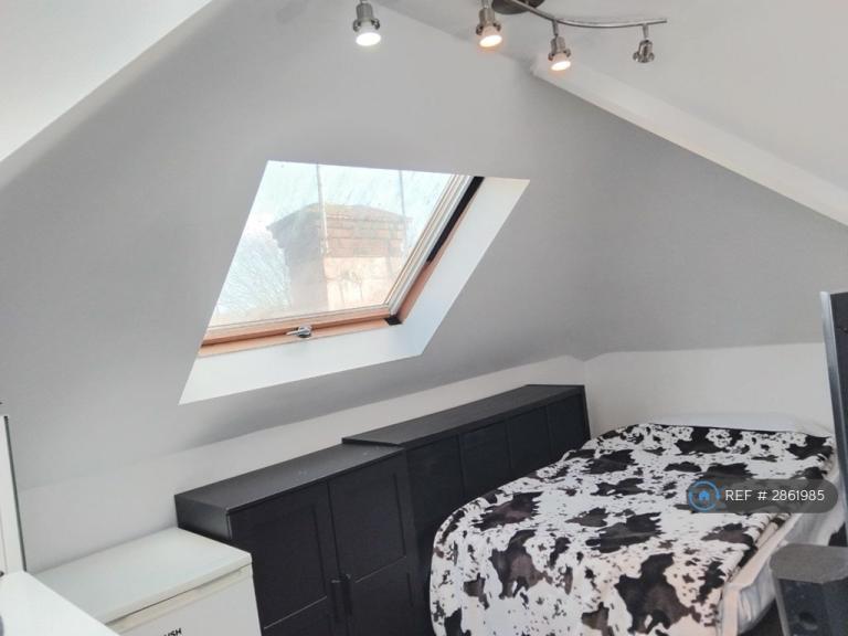 Room Roehampton Vale in Greater London