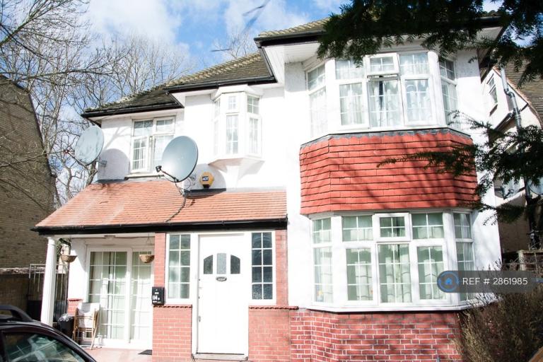 Room Roehampton Vale in Greater London