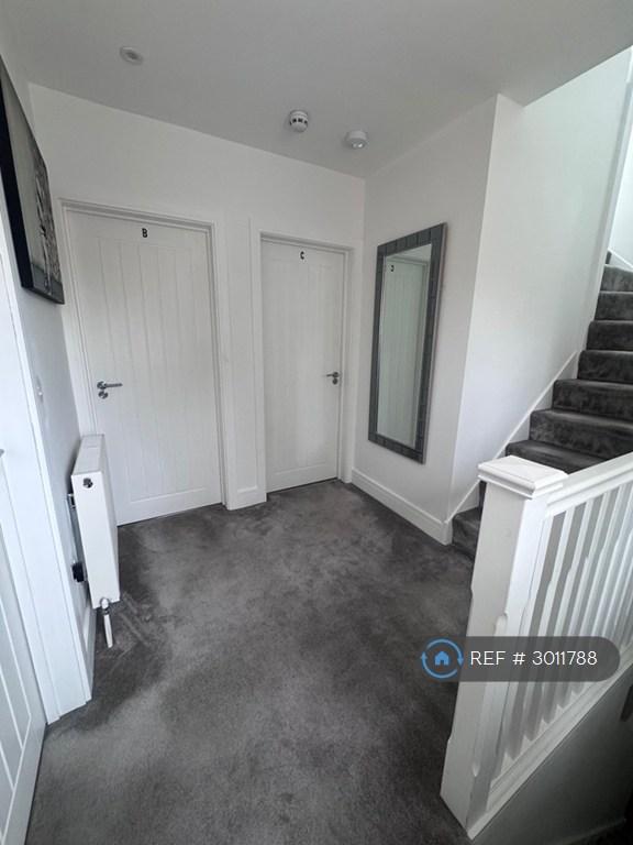 Room Almond Close in Greater London