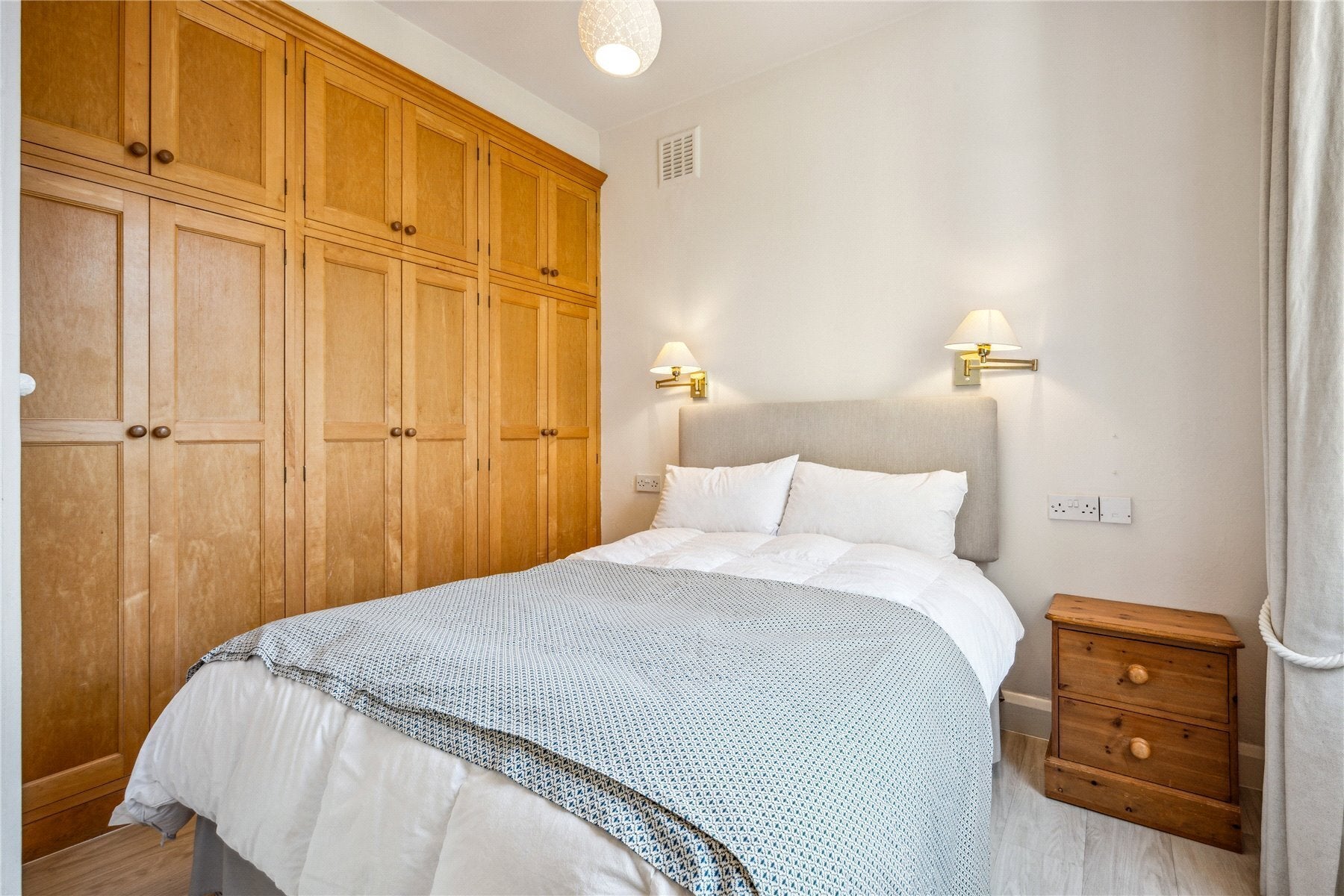 Flat Lucerne Mews in Greater London