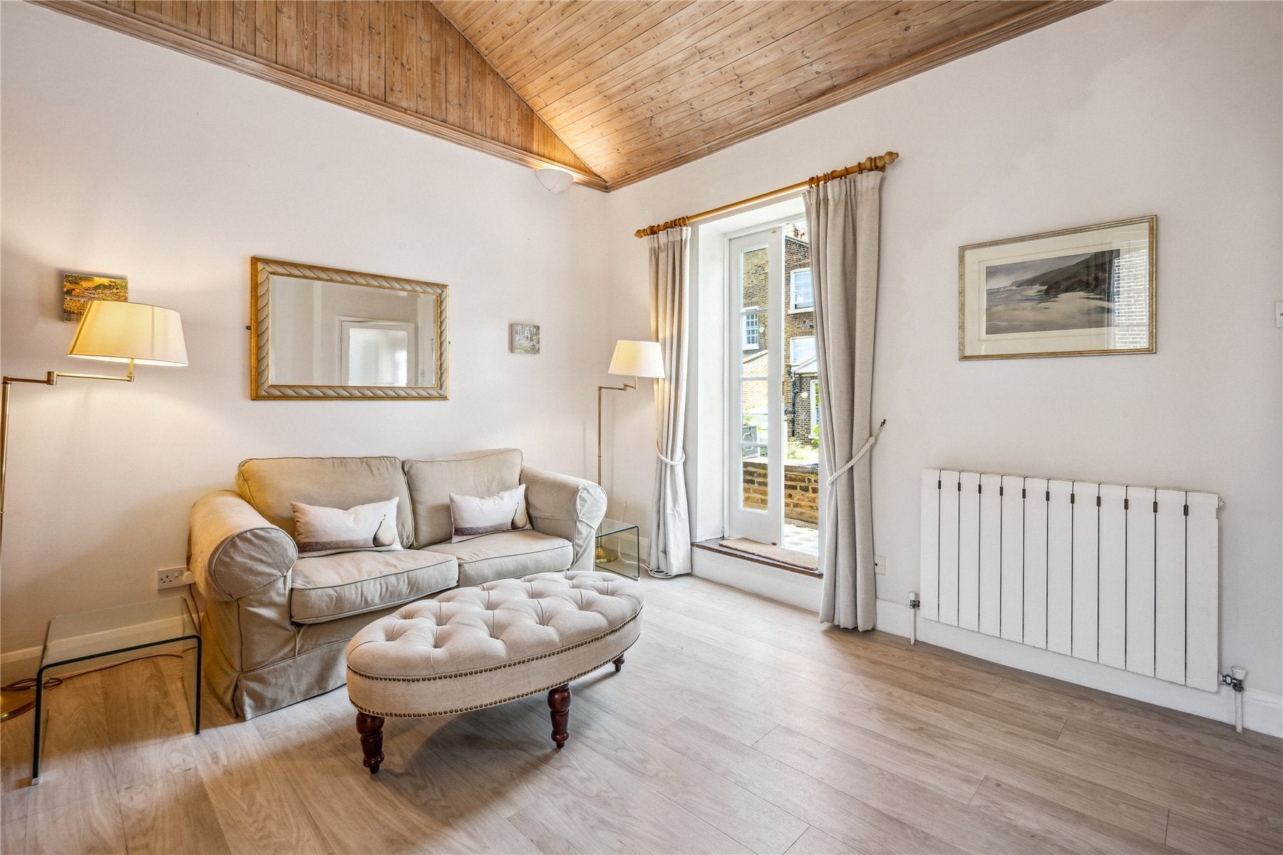 Flat Lucerne Mews in Greater London