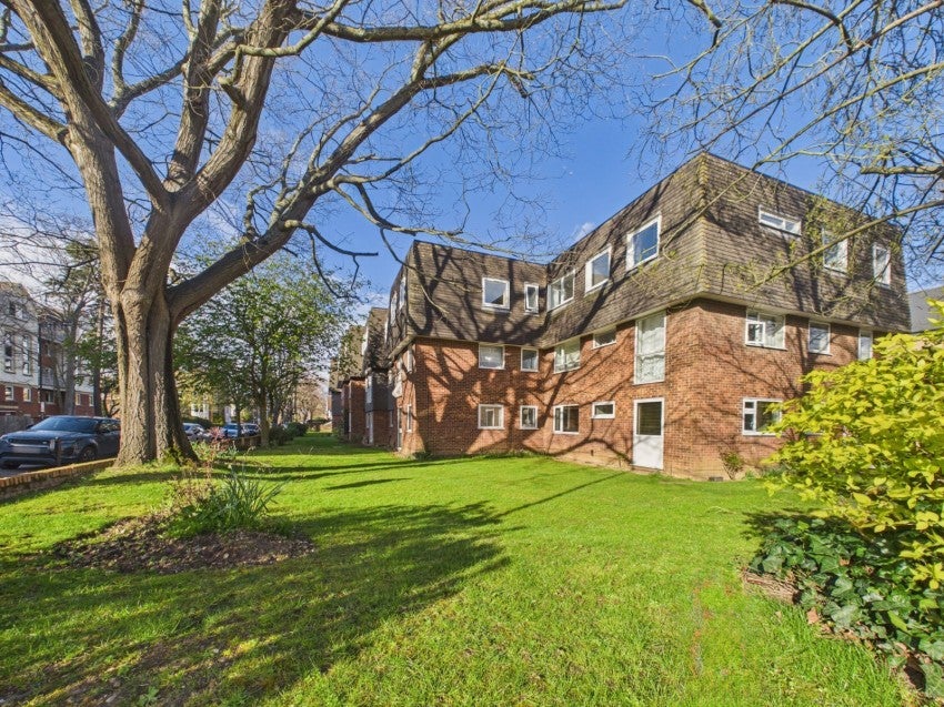 Flat Lawrence Grove in Southampton