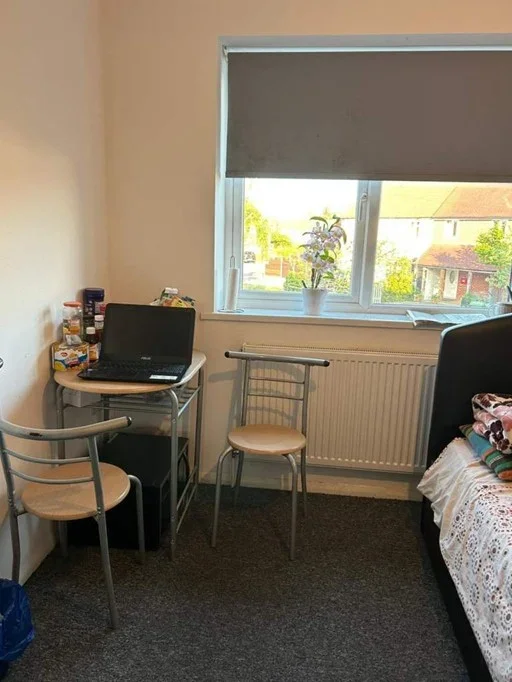 Room St Andrews Avenue in Greater London