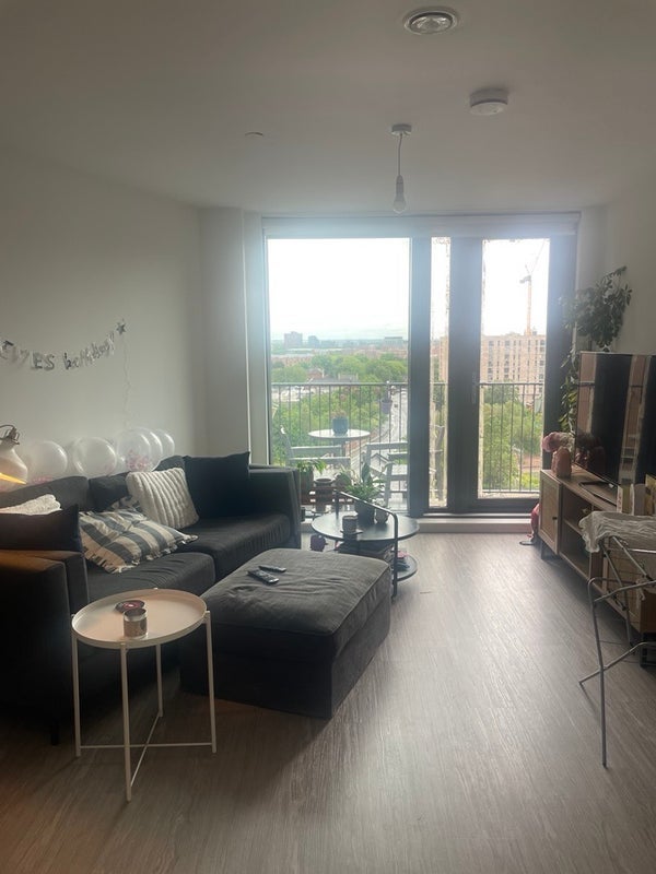 Room Oldfield Road in Salford