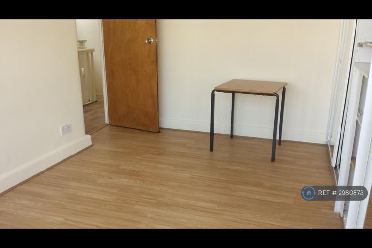 House Rosary Close in Greater London