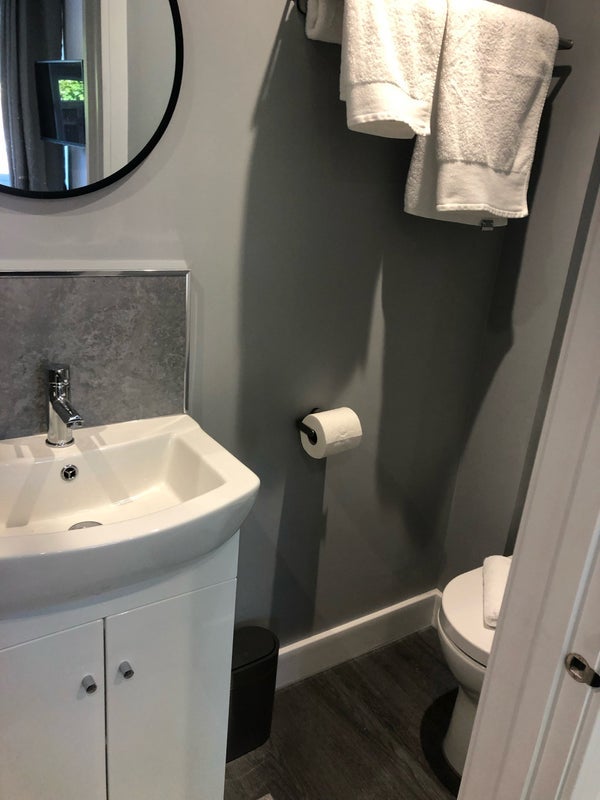 Room Epsom Road in Crawley