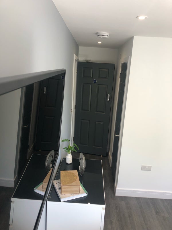 Room Epsom Road in Crawley