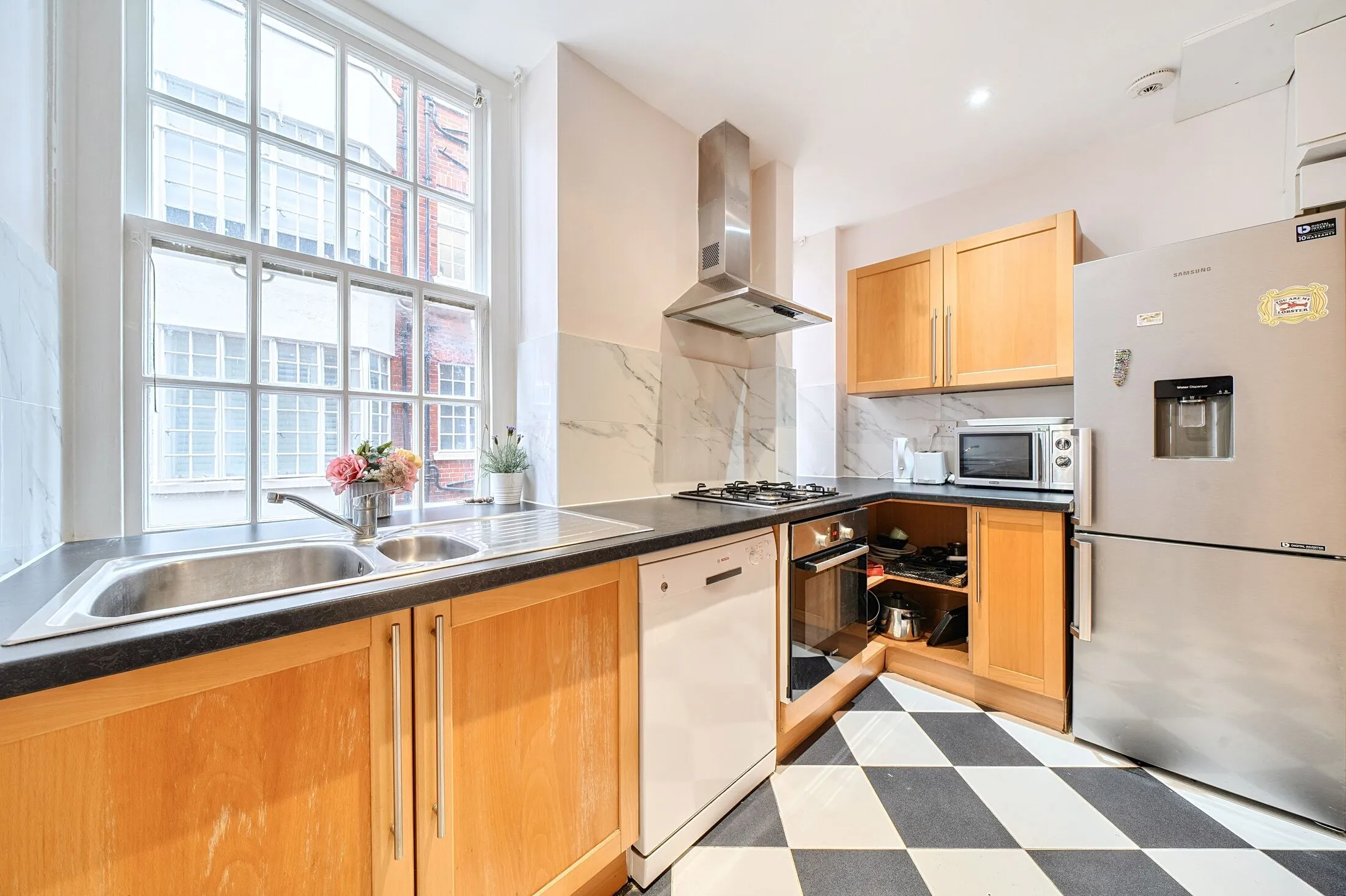 Flat Warwick Gardens in Greater London