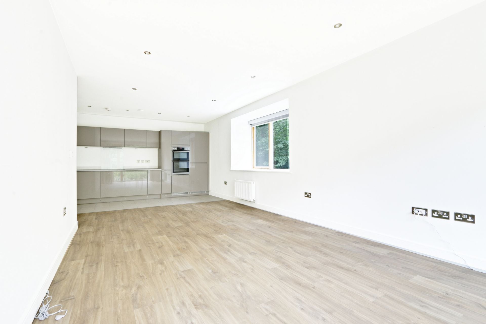 Flat Ebony Crescent in Greater London