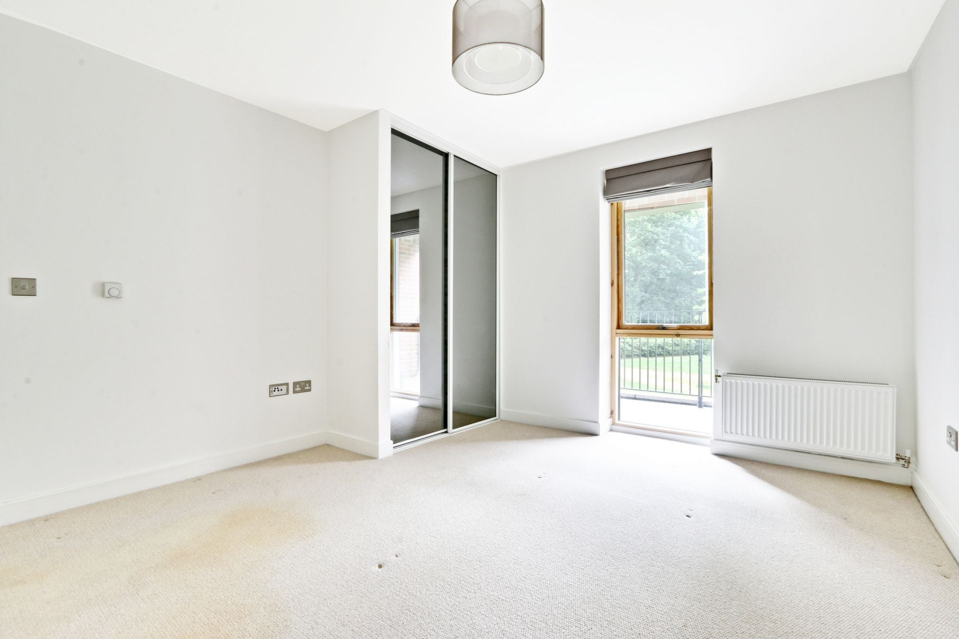 Flat Ebony Crescent in Greater London
