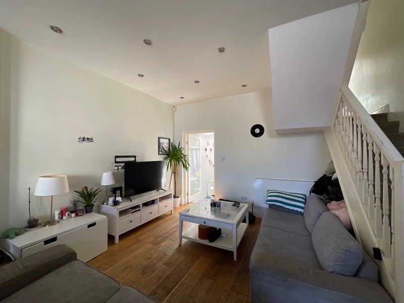 Room Kerrison Road in Greater London